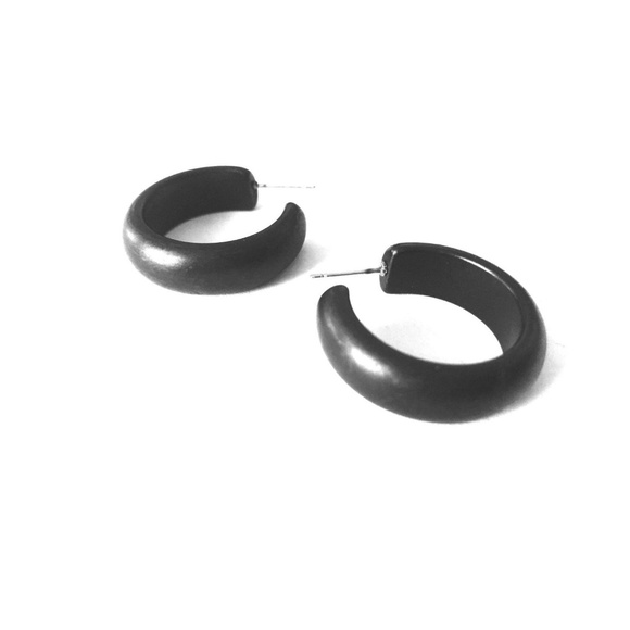 Black matte lucite Simple Hoop vintage Earrings - Picture 4 of 5